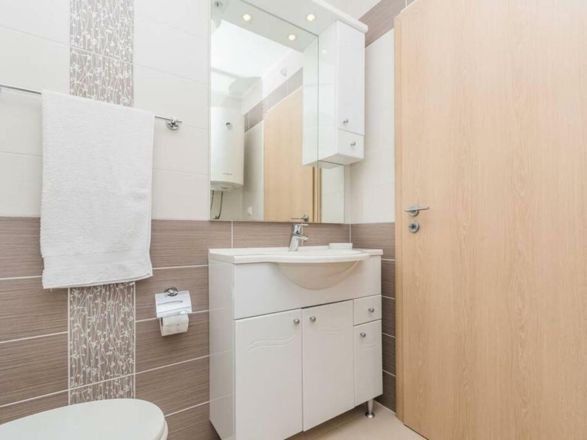 Apartment F-4 Klimno Luaran gambar
