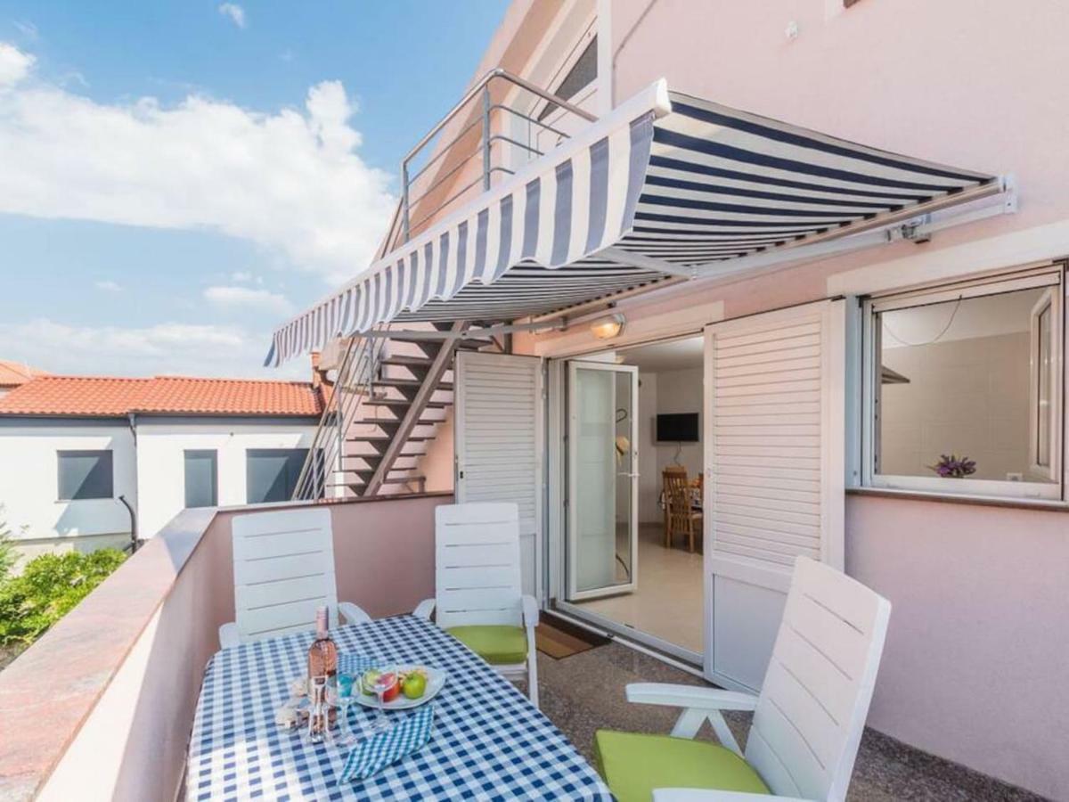 Apartment F-4 Klimno Luaran gambar