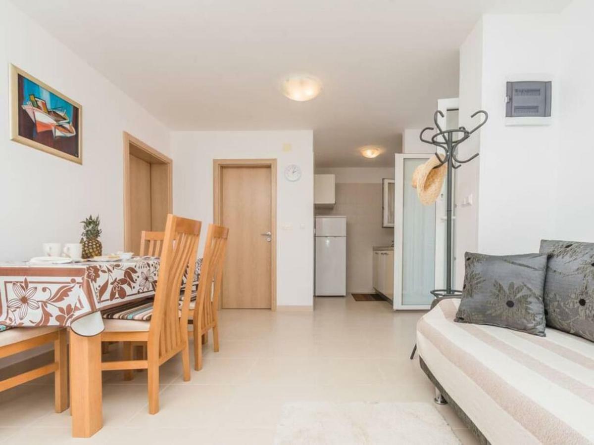 Apartment F-4 Klimno Luaran gambar